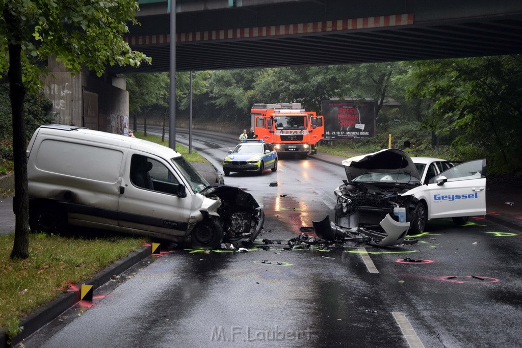 VU Frontal Koeln Hoehenhaus Berlinerstr vor Leuchterstr P10.JPG - Miklos Laubert